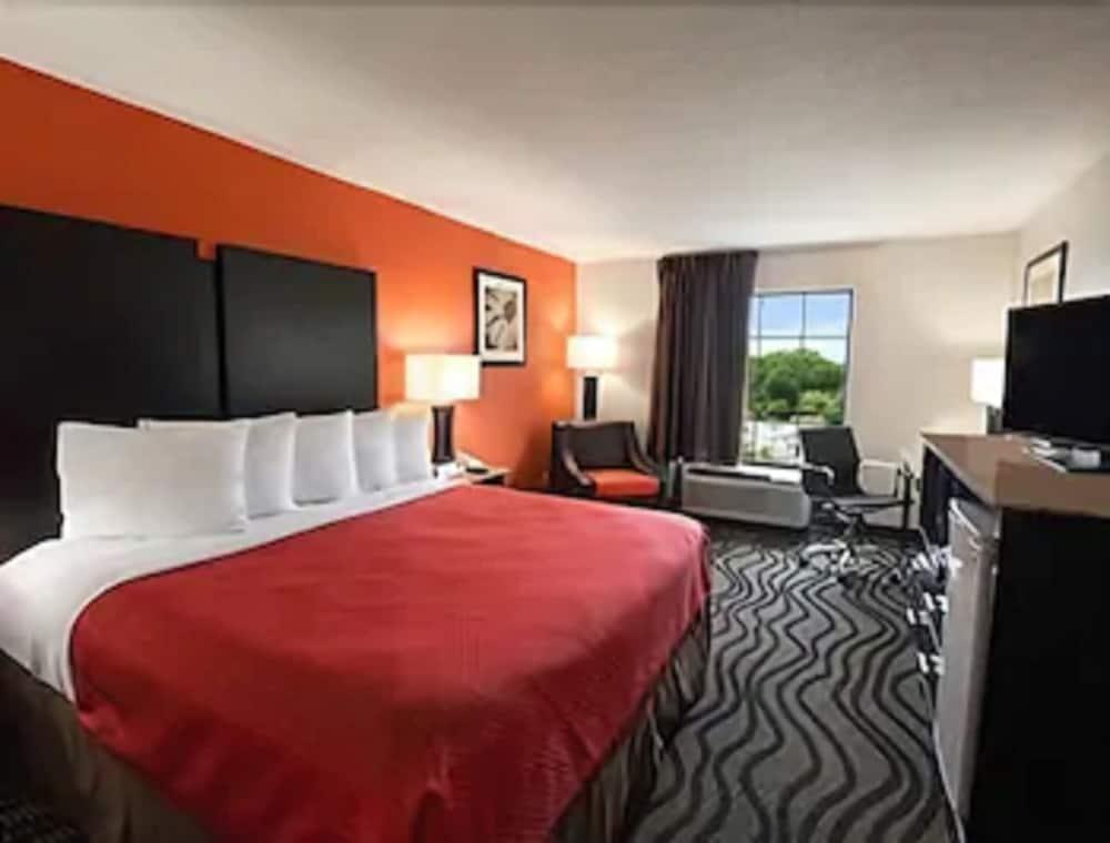 Days By Wyndham Downtown Hotel 2*