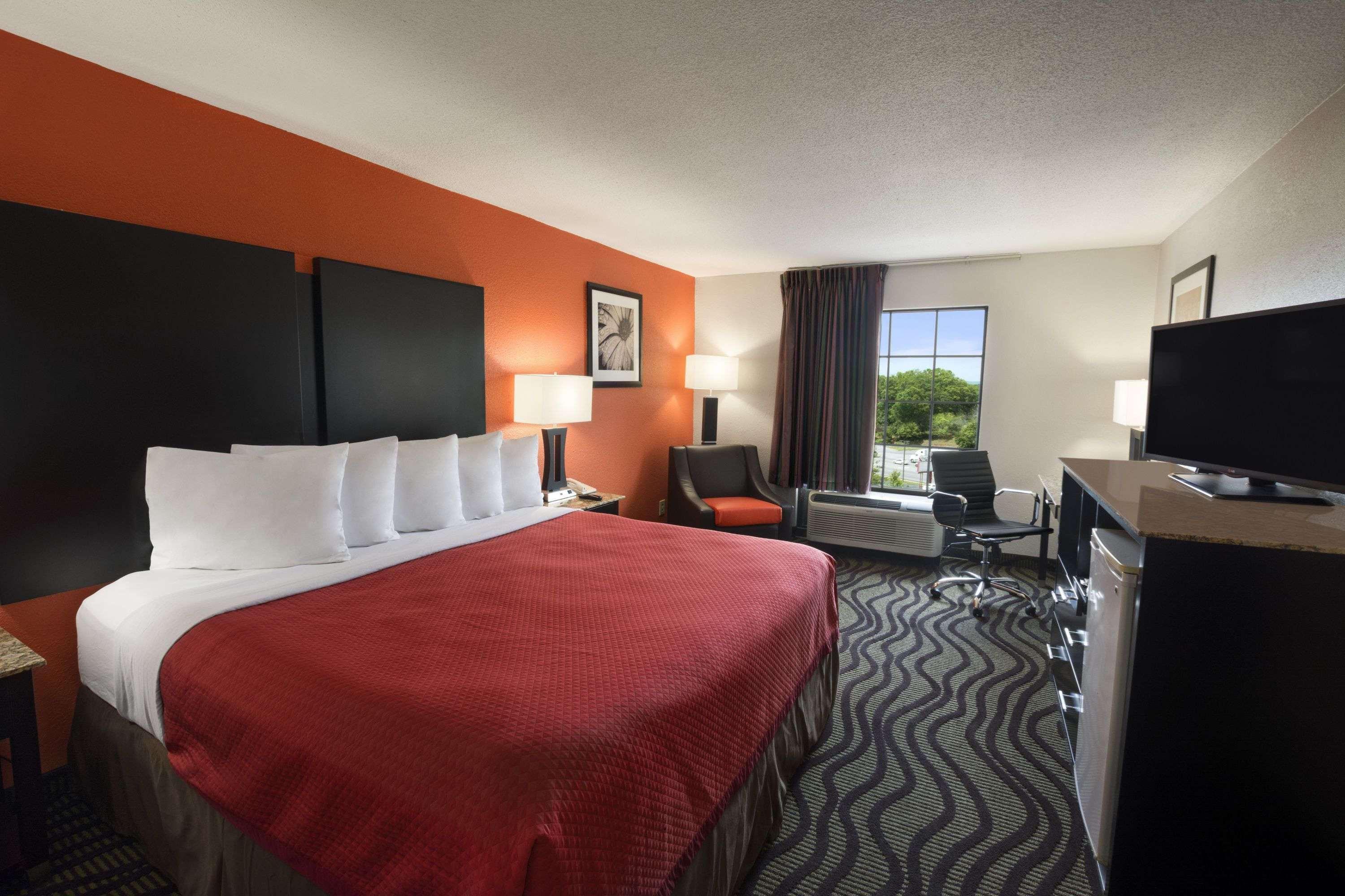 Days By Wyndham Downtown 2*