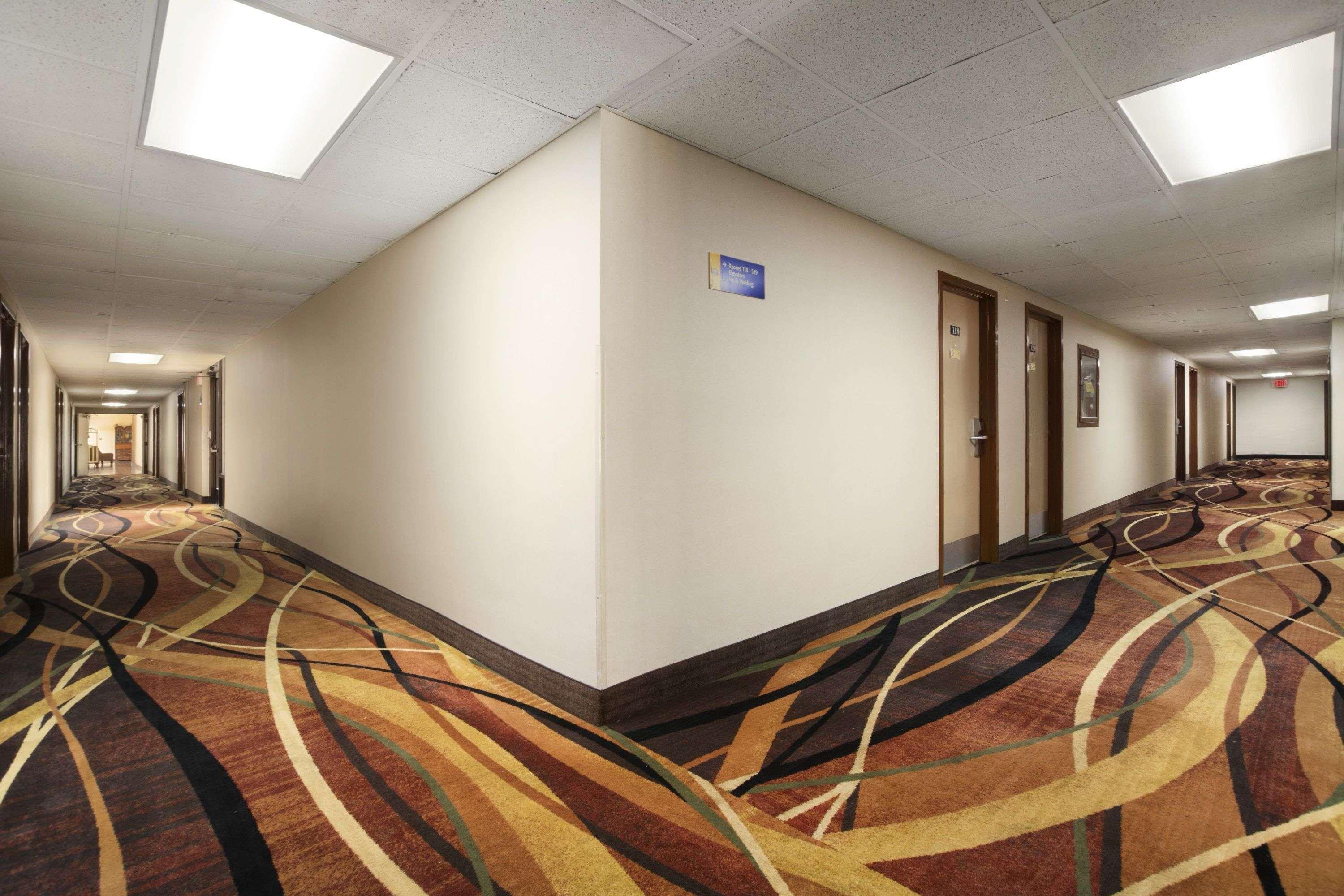 Days By Wyndham Downtown Hotel 2*